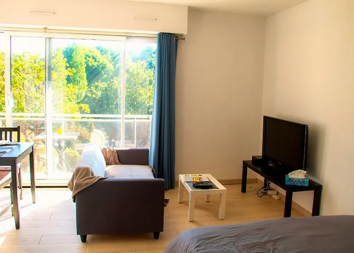 Apartment T1 Equipe Avec Balcon & Parking ! *